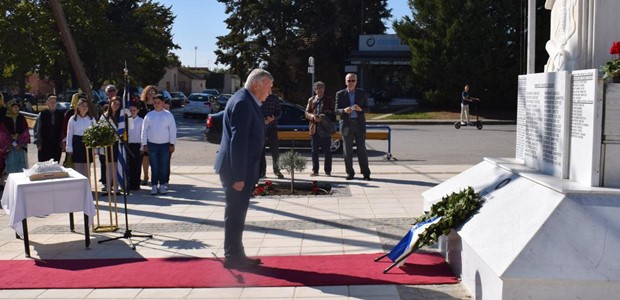 Μνημείο πεσόντων στην πλατείας της Χάλκης